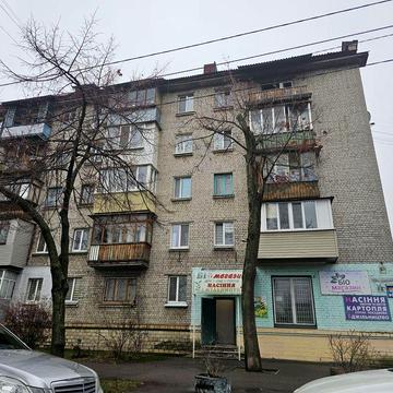 Дарницький р-н.квартира 3 -х кімнатна,вул.Павла Чубинського.