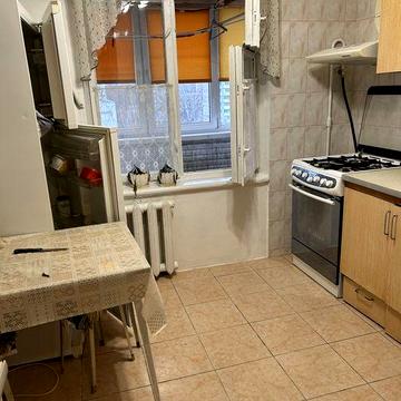 Куренівка..Продам 1к квартиру 43м2,Петропавлівська 6