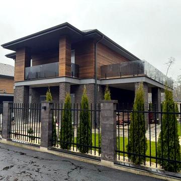 Будинок біля лісу, в 5 хв метро