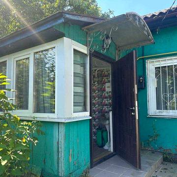 Продаж 1/2 частини будинку в с.Анисів з ремонтом та 7 сотками землі!