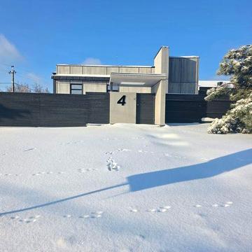 Сучасний Hi-tech будинок 135 м² у центрі Іванковичів — 20 хв до Києва