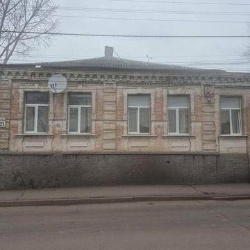 Продам велику частину  дома  (по документах квартира ) 80м2Центр міста