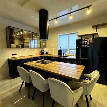 Центральна вул.