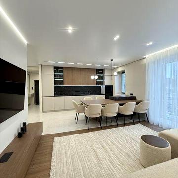 2 кім велика квартира Каскад кухня студія