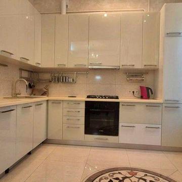 Без% 3-кім Хрещатик,15 Пасаж Печерський р-н самий центр міста.