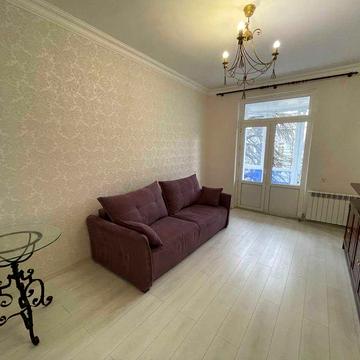 Продаю без комісії 3-кімн сталінку з автономним опаленням у центрі Ц10