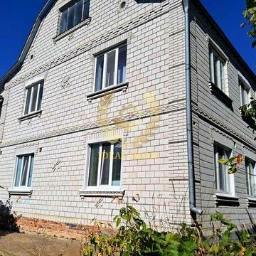 Продам просторий 3-поверховий цегляний будинок