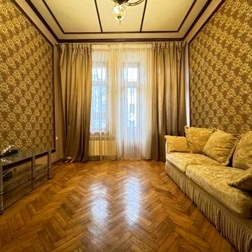 Продам 4 кімн. кв-ру метро Ярослава Мудрого вул. Майка Йогансена 11