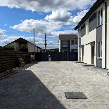 Продаж Таунхауса. Стоянка ( біля дитячого садочка)