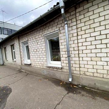 Продається частина будинку і ділянки землі у центрі міста