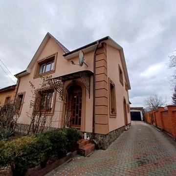 Здається 3х км в центральній частині!!!