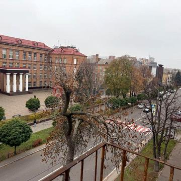 Центр !!! 2-кімнатна без ремонту біля ЗАГСу!