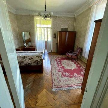 Продается 3-х к. полнометражка по ул. Лобановского под ремонт 86 кв.м