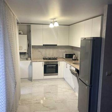 Оренда 3-х кімнатної квартири в центрі міста з гаражем