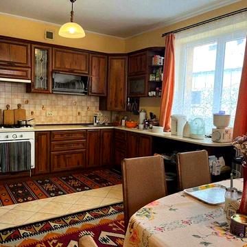 Продаж будинка з гаражем/Крихівці