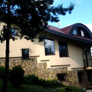 Продаж будинку, Брюховичі