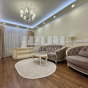 Аренда 3к квартиры 125м2,  Новопечерские Липки, ул. Верхогляда, 17