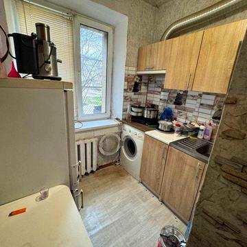 Двухкомнатная квартира центр, свой дворик, газ, подсобное помещение