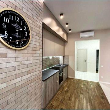 Сдам квартиру евродвушка : спальня+кухня студия р-н альтаир