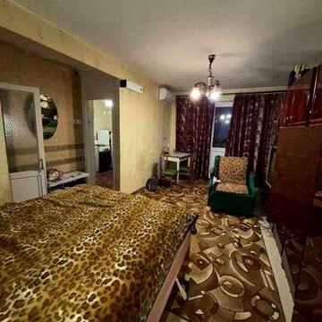 Продам 1  кімнатну квартиру на Космонавтів