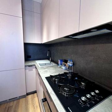 2 кім квартира з новим сучасним ремонтом близько центру та озера