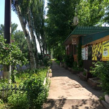 Каховська вул., 46