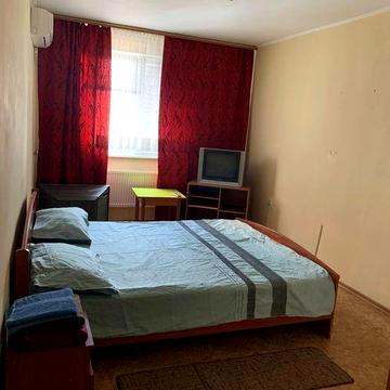 СВОБОДНА. БЕЗ ПОСРЕДНИКОВ. 2 КОМ."ЛЮКС"- студия на "Дружбе Народов"