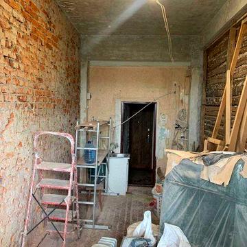 Продам гостинку поряд з метро