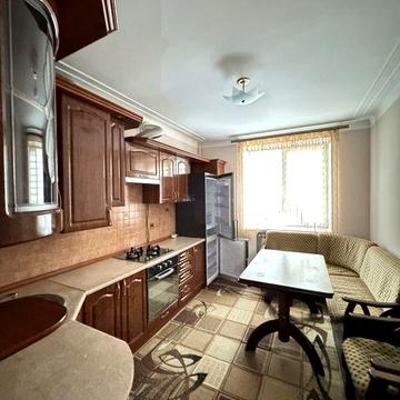 Здається простора 2к кв. вул. Мельника, 11а