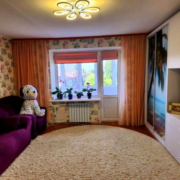 82.1м2, 6й п-х, газ, цегла, Салютна 4а, поруч Файна Таун, від власниці