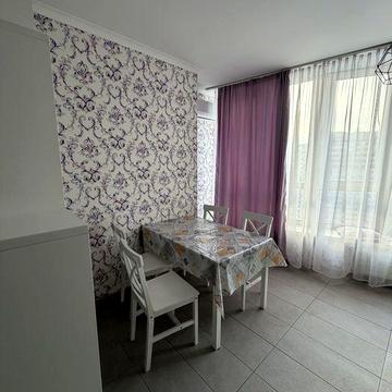 БЕЗ комісії Квартира з ремонтом на вул. Анни Ахматової 22