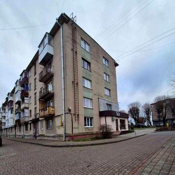 Продаж 2 кімнатна квартира ЦЕНТР міста під комерцію