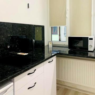 Томашевского 3