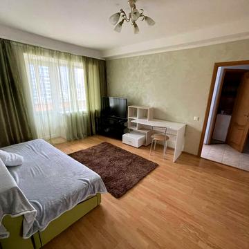 Євгена Коновальця вул. (Щорса), 33