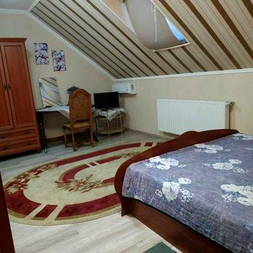 здаю частину будинку Берегове неподалік