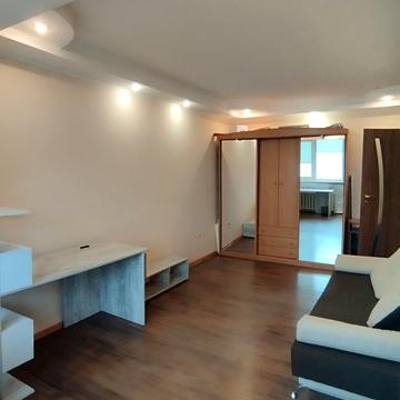 Героїв полку "Азов" вул. (Маршала Малиновського), 1