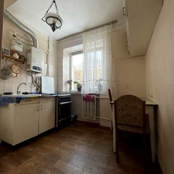 Оренда  3 кімнатної квартири в центрі на 2 поверсі