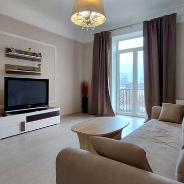 Продам 2к. Центр Д. Яворницького 125