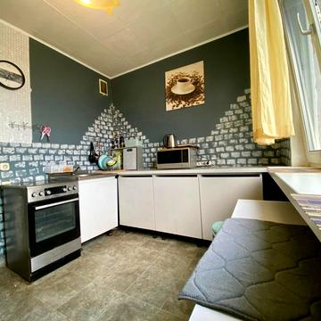 Червоної Калини просп. (Володимира Маяковського), 1