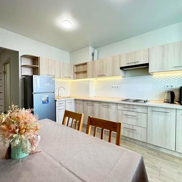 Академіка Глушкова просп., 42