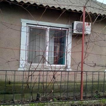 Дом  в пригороде