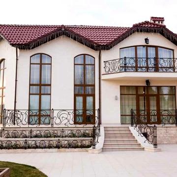 Хозяйский дом в Совиньоне , 15 соток земли, 712 кв.м.