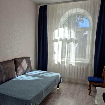 Центр, 2 комнатная, сталинка, ж/б перекрытия