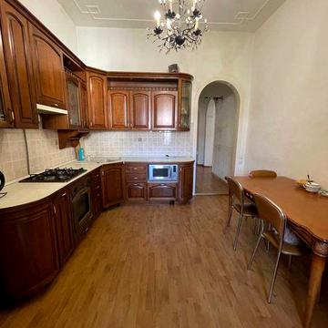 Продам просторную квартиру  в шикарном доме в Центре/Горсад