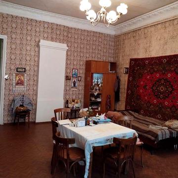 Трёхкомнатная квартира с высокими потолками в центре Одессы