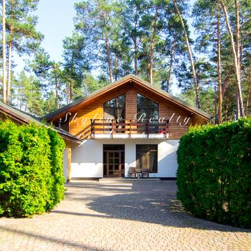 Плютовская, 22