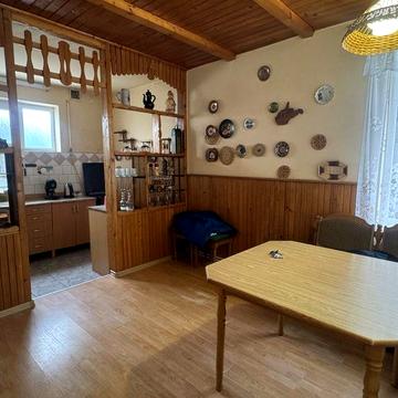 Напів особняк недалеко від центру