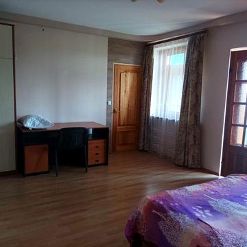 Сдам  в Фонтанці довгостроково повністю окремий поверх, є підвал.