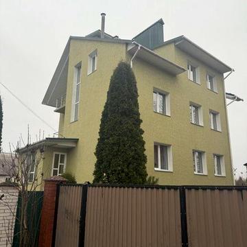 Продаж просторого будинку