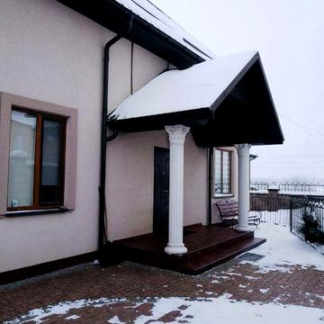 Продаж будинку з ремонтом на околиці міста